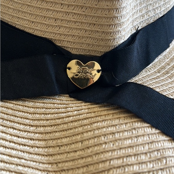 Betsey Johnson sun hat - Picture 2 of 3